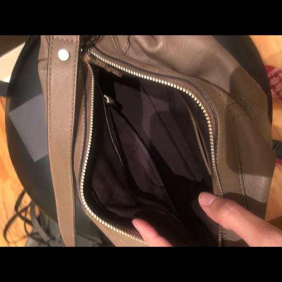 NWT New Banana Republic Cow Leather Crossbody Bag - Picture 6 of 9